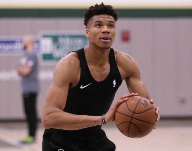 后来更凭借 后来更凭借