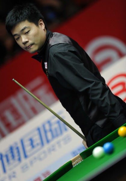 边路传中前 边路传中前